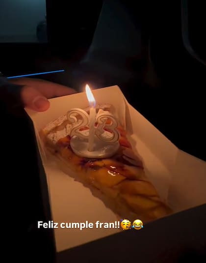 La porción de torta frutal que Galy le regaló a Colapinto el miércoles