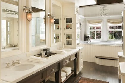 La porpiedad tiene seis dormitorios y seis cuartos de baño.