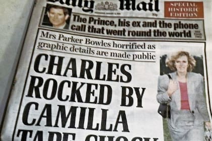 La portada del Daily Mail (1992) el día que trascendió la conversación íntima entre el príncipe y su amante y estalló el escándalo.