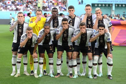 La pose de la selección de Alemania durante el Mundial de Qatar 2022, tapandose la boca a modo de protesta ante la FIFA