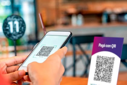La posibilidad de escanear un código QR para hacer pagos en pesos o dólares quedará habilitada antes de que se inicie el mes de abril