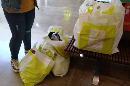 La postal de clientes saliendo con varias bolsas del local de Falabella en Unicenter es muy difícil de ver en otro comercio argentino