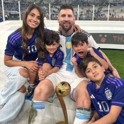 La postal familiar de Lionel Messi y Antonela Roccuzzo en el Mundial