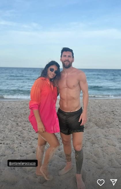 La postal playera entre Messi y Anto Roccuzzo