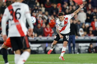 Para River nunca es tarde: otro gol sobre la hora para seguir en la Sudamericana y zambullirse en la final con Belgrano
