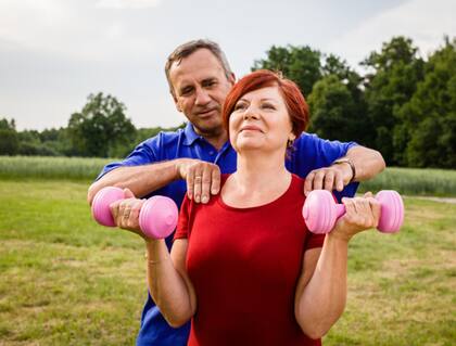 La práctica de ejercicios de fuerza es la más recomendada para las personas mayores de 50 años