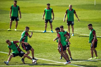 La práctica del jueves en el estadio de Alianza Lima; River espera con confianza y prudencia.