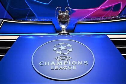 La preciada "Orejona", el trofeo de la Champions League, que tendrá definidos los cruces de la etapa de liga.