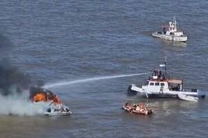 Se incendió un barco deportivo en el Río de la Plata que partió desde San Fernando con tres personas