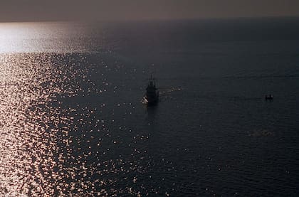 La Prefectura trabajando en la búsqueda del avión de Laer, 1995 (Archivo)