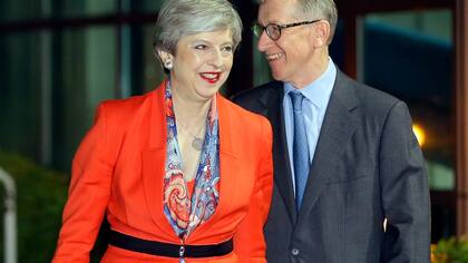 La premier británica Theresa May junto a su marido Philip