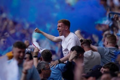La Premier League es un producto de altísimo nivel; aquí, un fan de Manchester City celebra en Wembley 