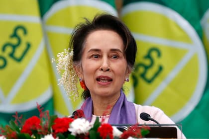La Premio Nobel de la Paz, Aung San Suu Kyi, la presidenta derrocada en 2001, continúa en prisión