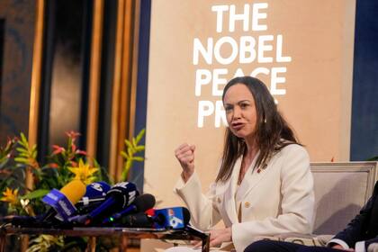 La premio Nobel de la Paz Maria Corina Machado ofrece una conferencia de prensa en el Grand Hotel de Oslo, Noruega, el 11 de diciembre de 2025