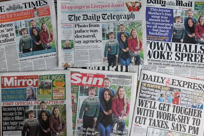 La prensa británica se hizo eco de la crisis de comunicación generada por la imagen manipulada.