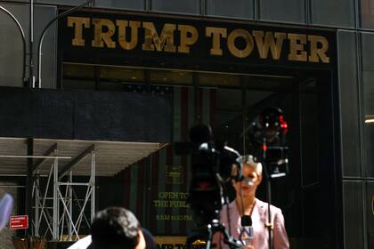 La prensa hace guardia frente a la Trump Tower en Nueva York