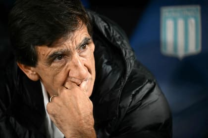 La preocupación del DT de Racing, Gustavo Costas, que no dio precisiones sobre su futuro; se vendrán horas de reflexión en la Academia