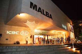 Ernesto Neto aterriza en el Malba con una inusual propuesta de “conexión”