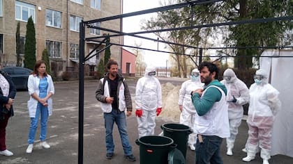 La preparación para los ataques nucleares, biológicos, radiológicos o químicos es parte de la capacitación que está recibiendo el personal de salud ucraniano