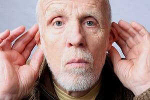 La enfermedad silenciosa que vuelve confusas las palabras y empuja al aislamiento