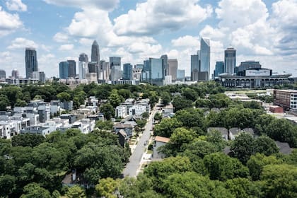 La presencia de empresas del Fortune 500 ha consolidado a Charlotte como un centro de innovación y oportunidades laborales