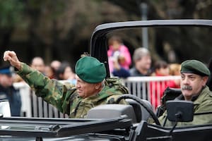 El Gobierno se desligó de la presencia de Aldo Rico en el desfile del Bicentenario