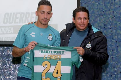 La presentación de Javier Correa en Santos Laguna