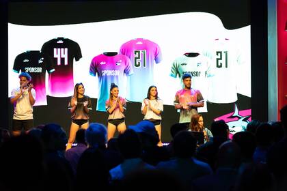 La presentación de las camisetas de los Miami Sharks en el Faena Theatre