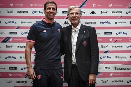 La presentación de Quesada como entrenador de Stade Français, hace dos años, junto al propietario del club Hans-Peter Wild; "si Labit y Ghezal se unen a nosotros, Gonzalo Quesada dejará el club pase lo que pase, incluso si se clasifica", advirtió el empresario suizo.