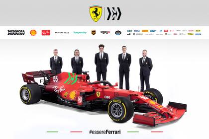 La presentación del nuevo SF21 de Ferrari: en la imagen, Gianmaría Fulgenzi, jefe de calidad tecnológica, producción; Laurent Mekies, director deportivo de Ferrari; Mattía Binotto, director del equipo; Enrico Gualtieri, jefe del área de unidad de potencia, y Enrico Cardile, director de desarrollo de rendimiento