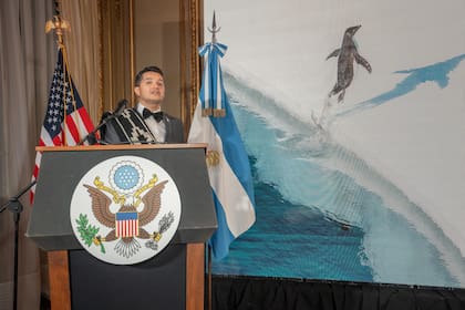 La presentación del proyecto de seguimiento de la migración de los pingüinos de Magallanes se realizó en la Embajada de Estados Unidos para celebrar el 15° aniversario de la Global Penguin Society, que fundó el biólogo Pablo Borboroglu