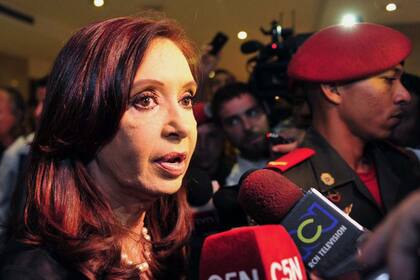 La presidenta Cristina Kirchner habló con la prensa tras participar en el velorio