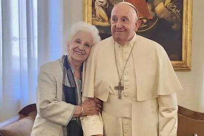 La presidenta de Abuelas de Plaza de Mayo, Estela de Carlotto, se reunió en abril del año pasado con el papa Francisco. El encuentro fue en El Vaticano y duró más de una hora. "Era un hermano para mí, no habrá otro igual", dijo hoy Carlotto.