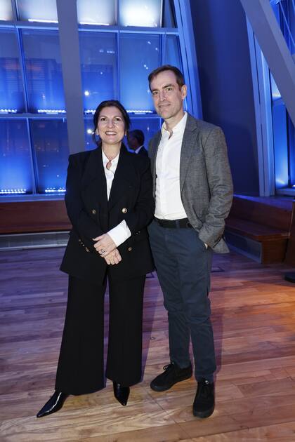 La presidenta de arteba Fundación, larisa Andreani, junto a su vicepresidente, Federico Braun (h)