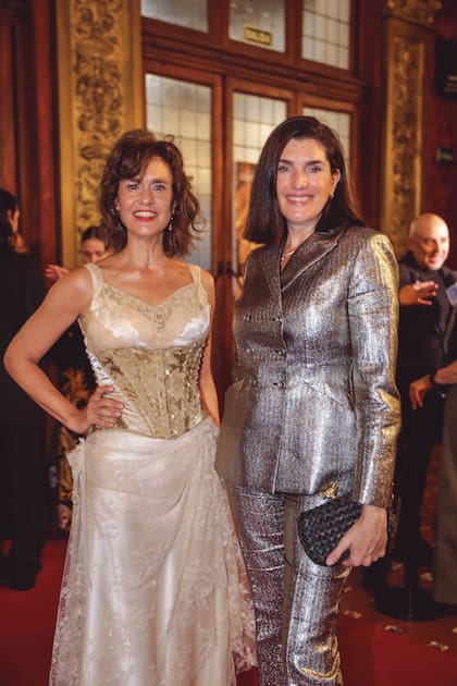 La presidenta de la asociación de Amigos del Teatro Nacional Cervantes recibe a Malala Artola