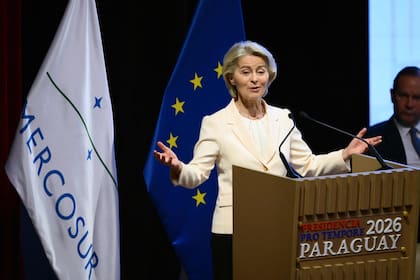 La presidenta de la Comisión Europea, Ursula von der Leyen, brinda un discurso en la ceremonia de firma del acuerdo, el 17 de enero de 2026 en Asunción.