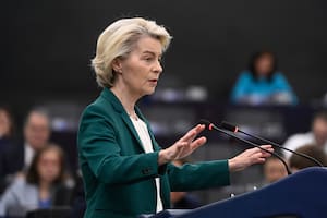 La presidenta de la Comisión Europea, Ursula von der Leyen, ofrece un discurso durante una comparecencia