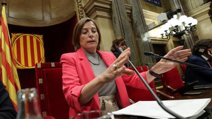 La presidenta del Parlamento de Cataluña, Carme Forcadell, en la sesión del Parlamento regional catalán en Barcelona