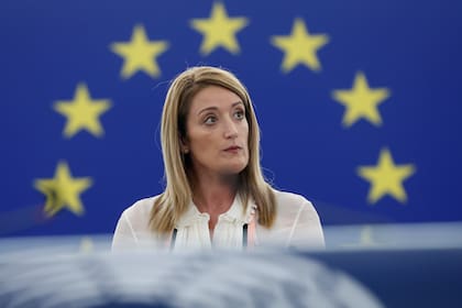 La presidenta del Parlamento Europeo, Roberta Metsola, pronuncia su discurso durante una sesión especial sobre grupos de presión el lunes 12 de diciembre de 2022 en Estrasburgo, este de Francia.