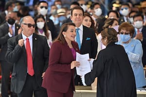 Xiomara Castro prometió luz gratis para los más pobres en su primer día de gobierno