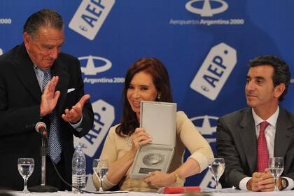 Eduardo Eurnekian en un acto con Cristina Kirchner y Florencio Randazzo, durante el último mandato de la expresidenta