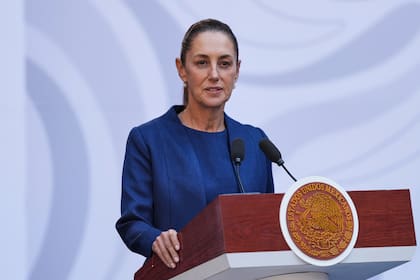 La presidenta mexicana Claudia Sheinbaum presenta una nueva estrategia de seguridad contra la violencia en el estado de Michoacán, en el Palacio Nacional