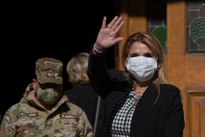 La presidenta transitoria de Bolivia, Jeanine Áñez, que dio positivo a la prueba de coronavirus ayer