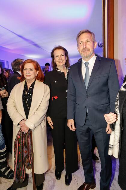La presidente de ALPI, Teresa González Fernández, la canciller, Diana Mondino, y el gobernador de Entre Ríos, Rogelio Frigerio