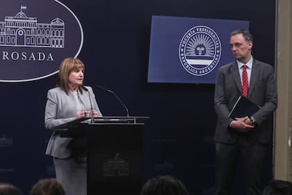 La presión de Bullrich a Adorni tuvo adhesiones en reserva dentro del Gobierno.