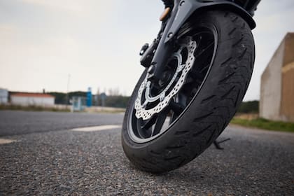 La presión justa del neumático depende del tipo de moto y del uso previsto