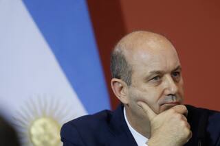 Sturzenegger justificó la intervención del dólar