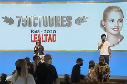 El acto virtual por el Día de la Lealtad peronista, transmitido este 17 de octubre desde la sede central de la CGT, comenzó antes de las 15.30 y se supone que el presidente Alberto Fernández daría su mensaje, cerca de las 17