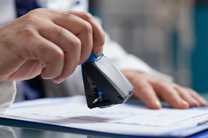 La prima mensual estándar de Medicare Parte B subirá US$17,90 en 2026