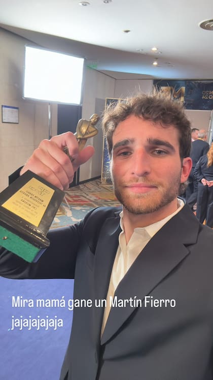 La primera aparición pública de Valentín Yan en los Premios MartÍn Fierro